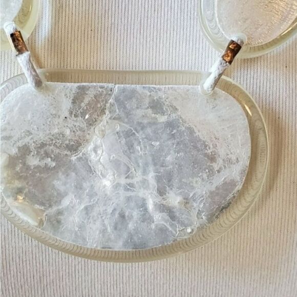 WHITE SHELL STATION STATEMENT BOUTIQUE KNOTTED ARTIST RESORT BEACH WEAR NECKLACE - Picture 3 of 3